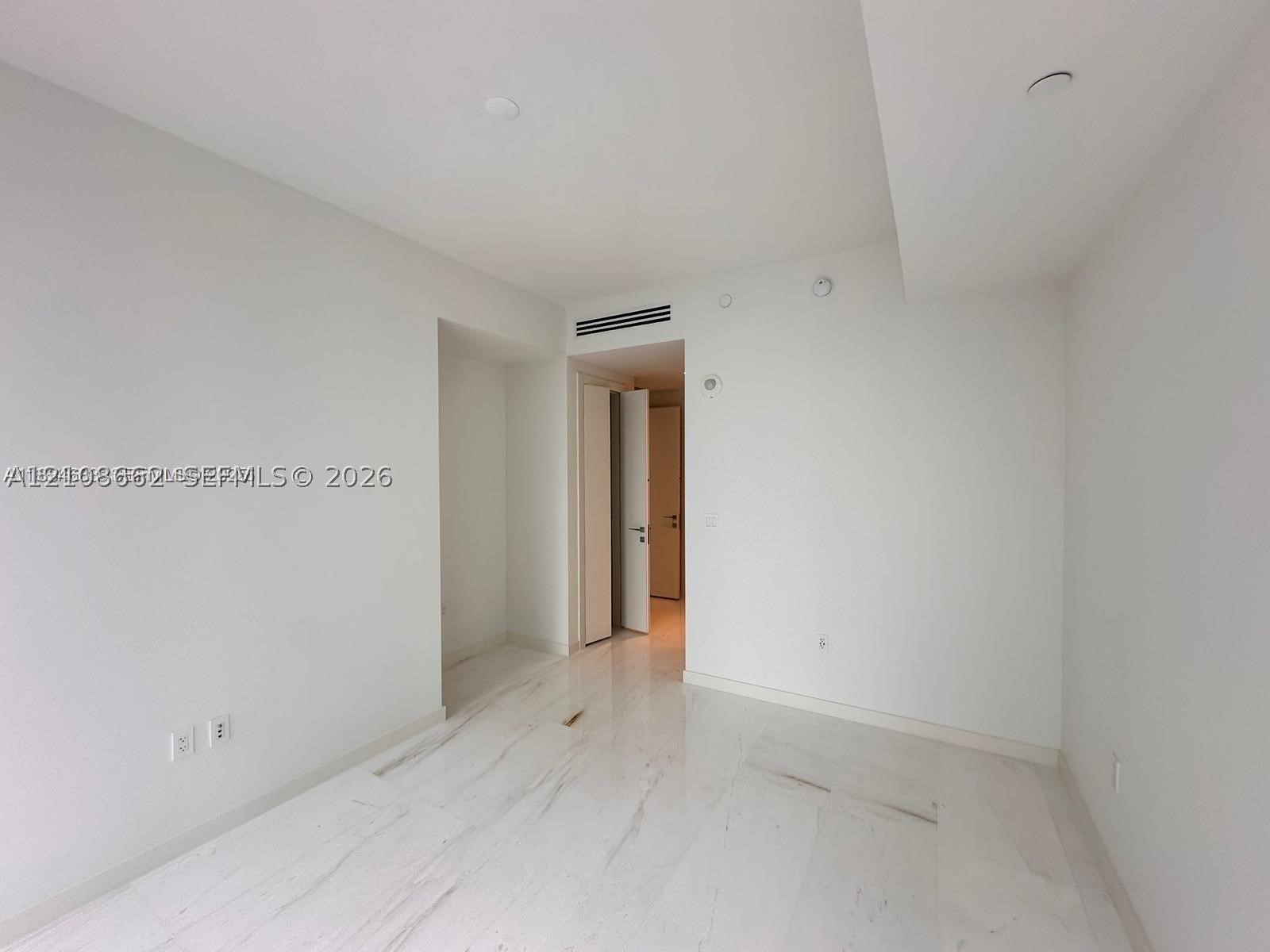 300 Biscayne Boulevard #2709W, Miami FL 33131