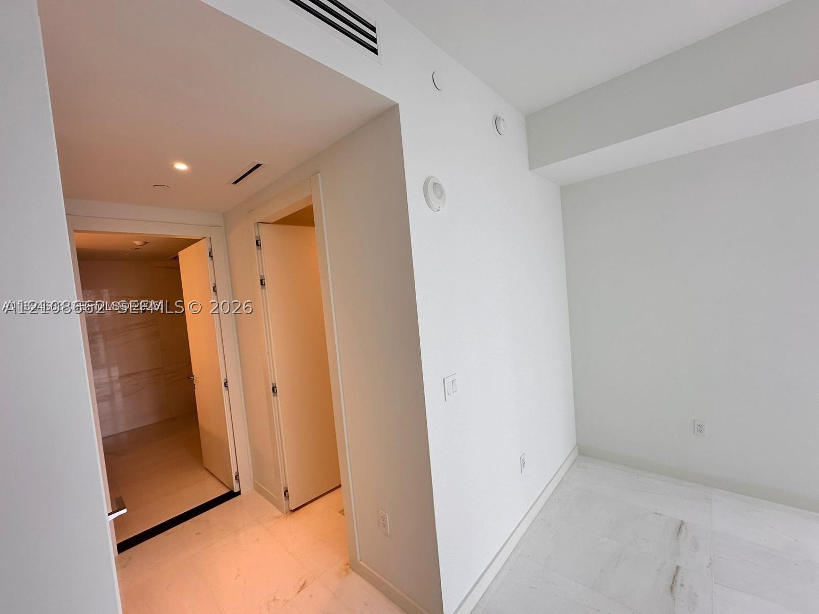 300 Biscayne Boulevard #2709W, Miami FL 33131
