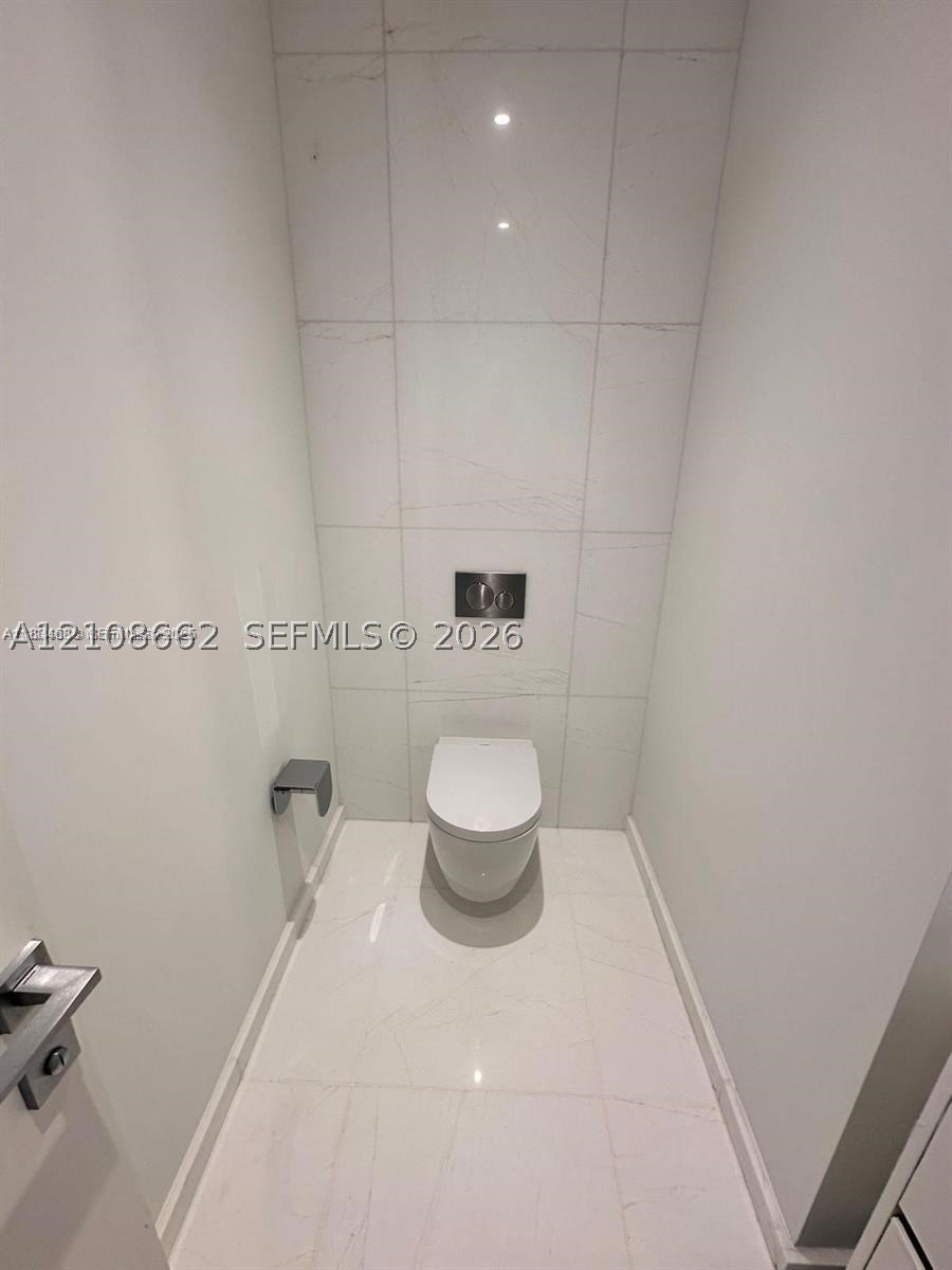 300 Biscayne Boulevard #2709W, Miami FL 33131