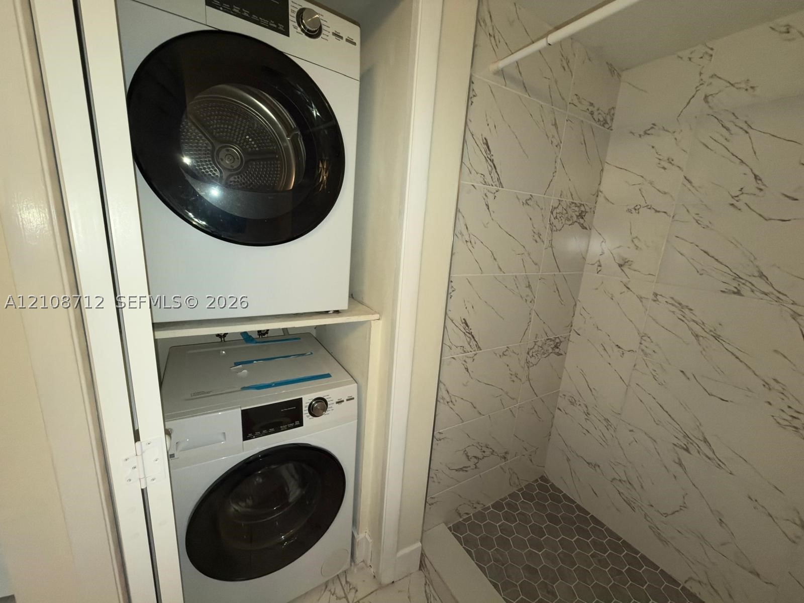 379 Lakeview Dr #205, Weston FL 33326