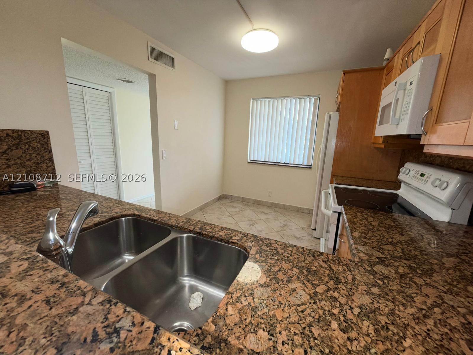 379 Lakeview Dr #205, Weston FL 33326