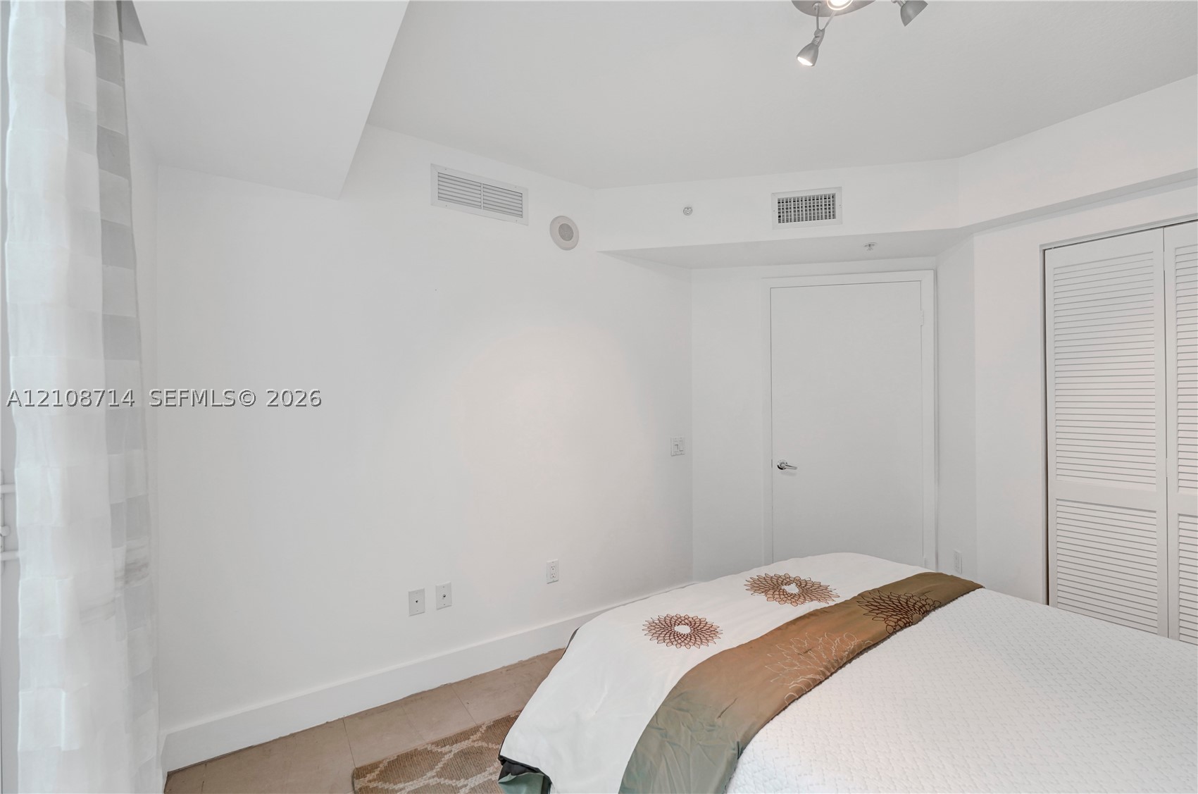 41 SE 5th St #317, Miami FL 33131