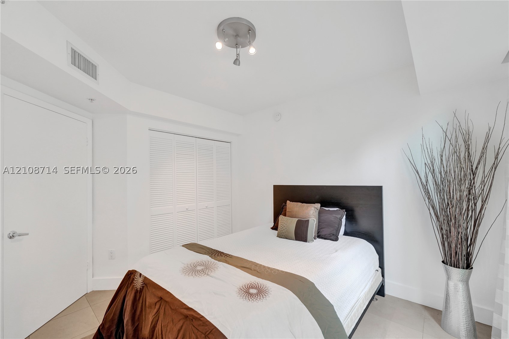 41 SE 5th St #317, Miami FL 33131