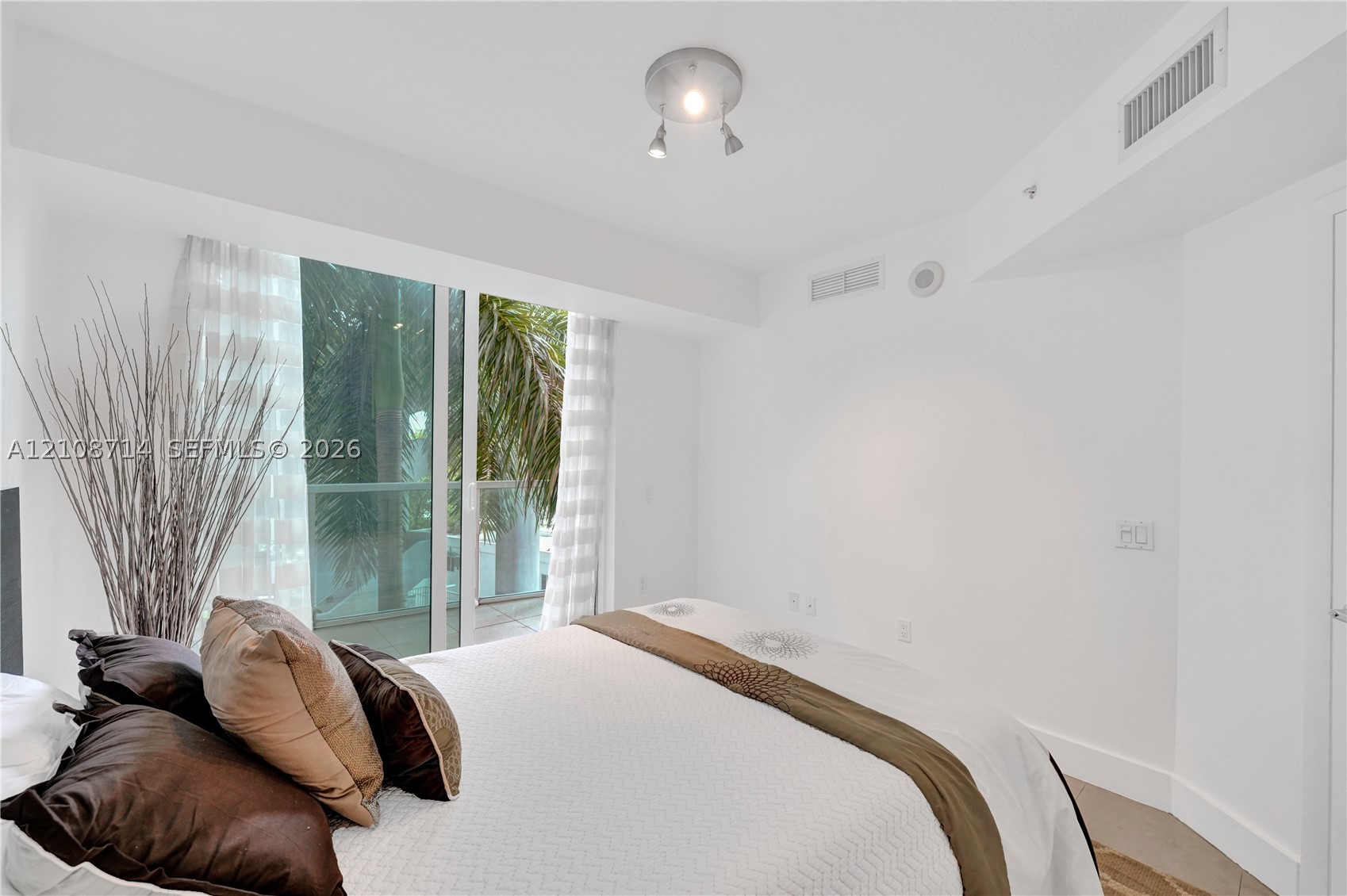 41 SE 5th St #317, Miami FL 33131