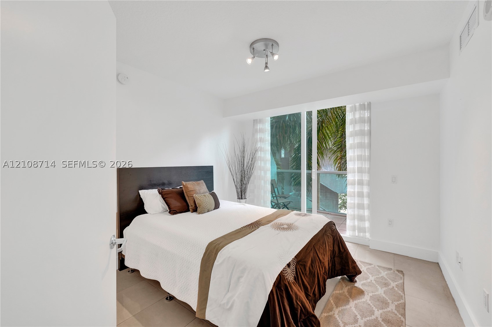 41 SE 5th St #317, Miami FL 33131