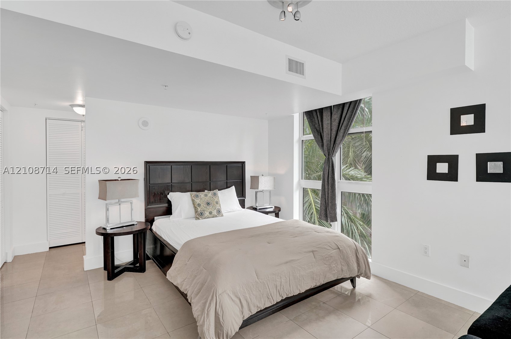 41 SE 5th St #317, Miami FL 33131