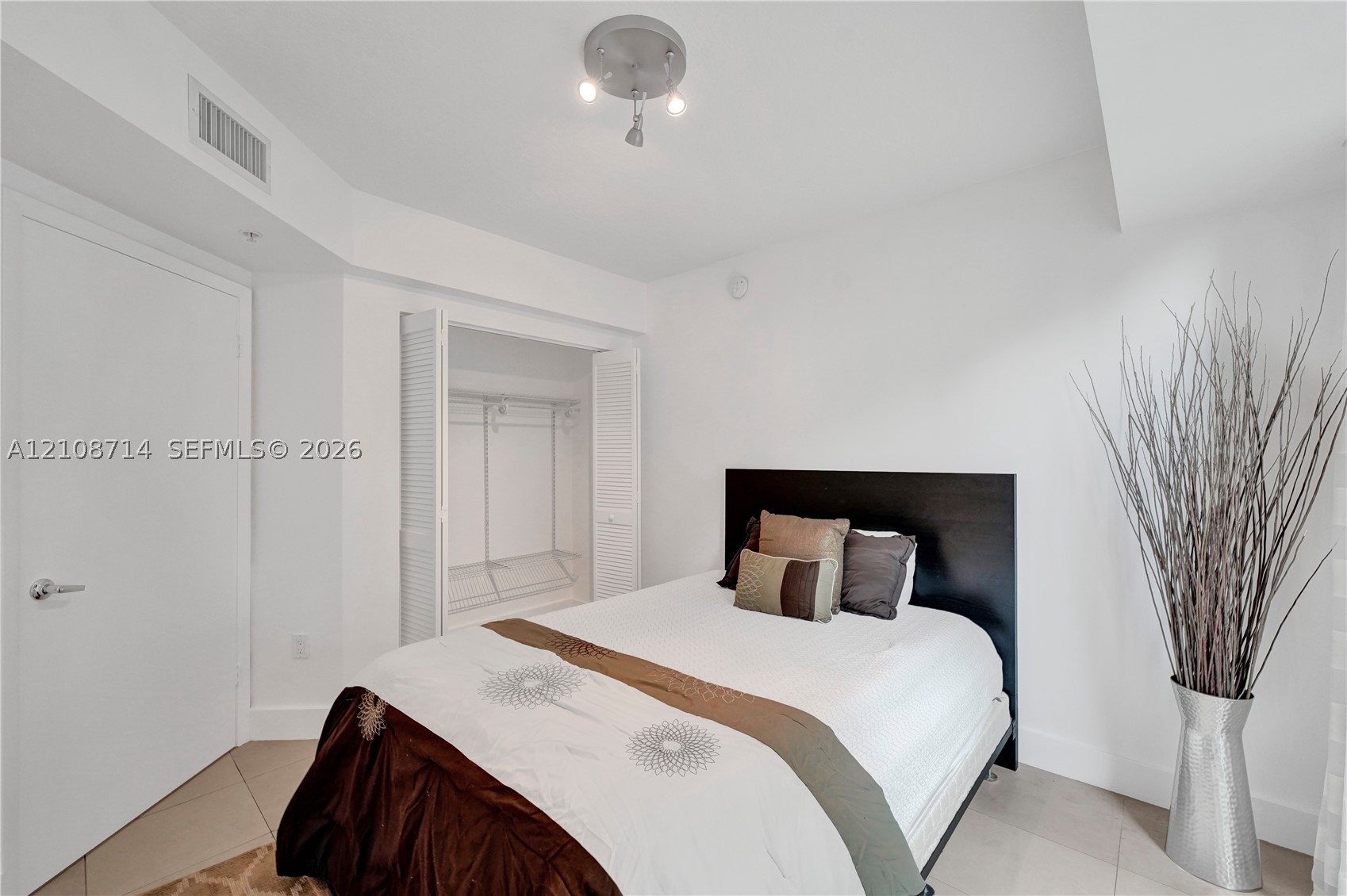 41 SE 5th St #317, Miami FL 33131