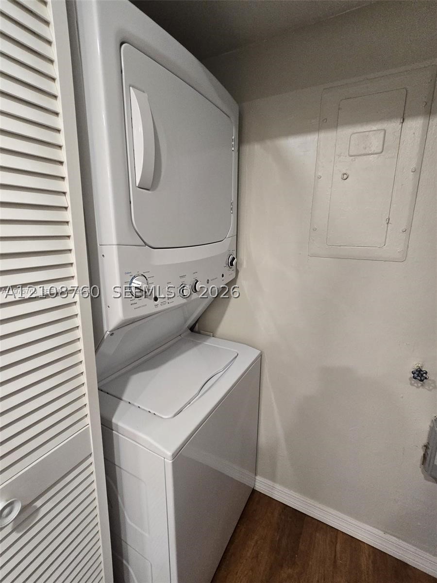 140 Lakeview Dr #111, Weston FL 33326