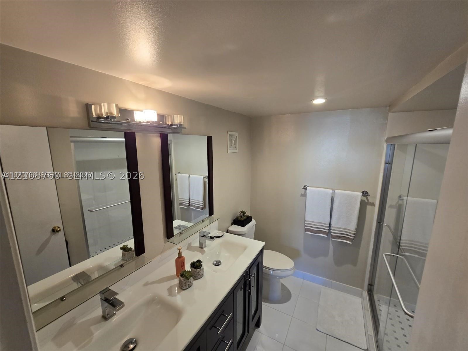 140 Lakeview Dr #111, Weston FL 33326