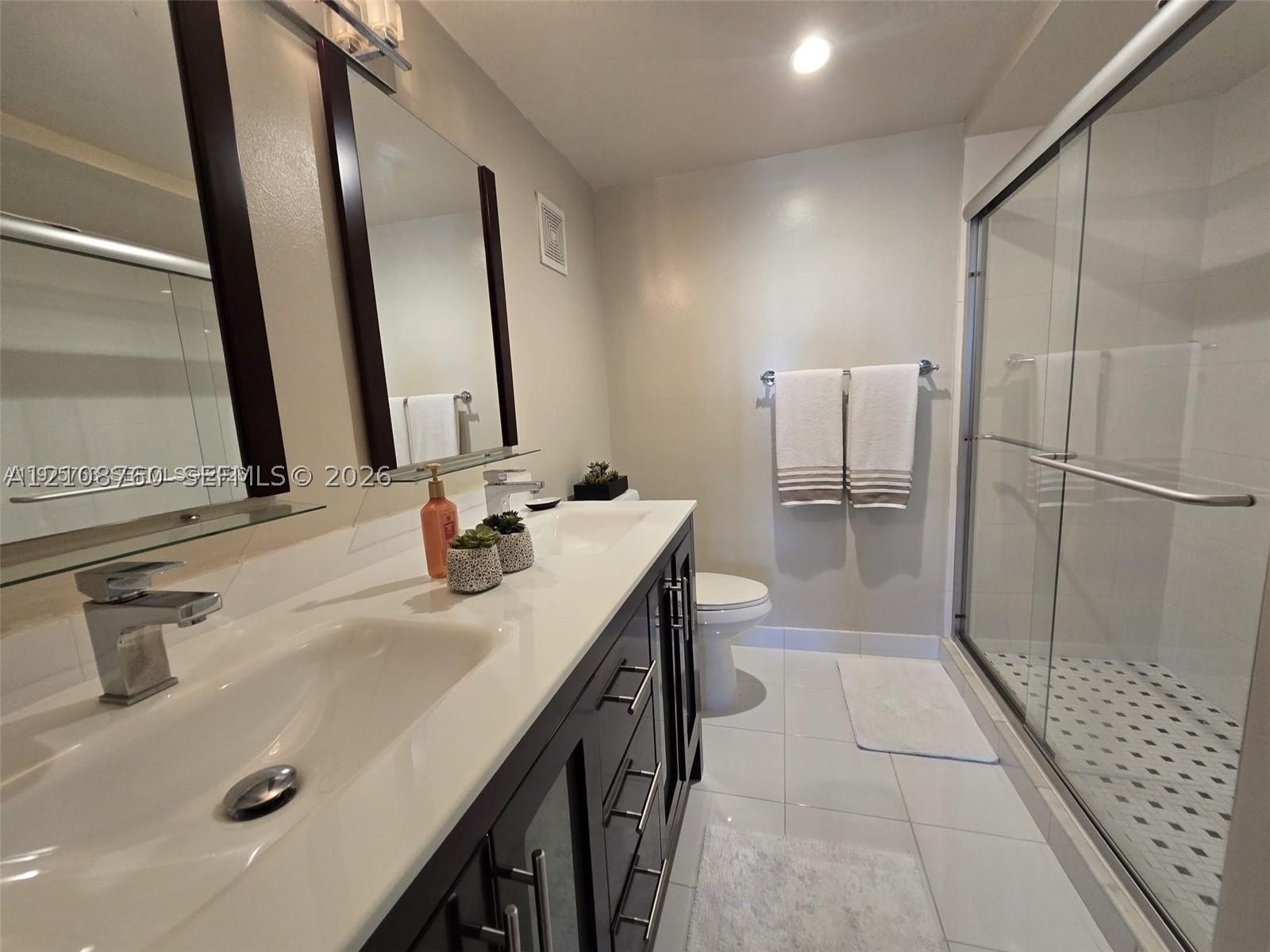 140 Lakeview Dr #111, Weston FL 33326