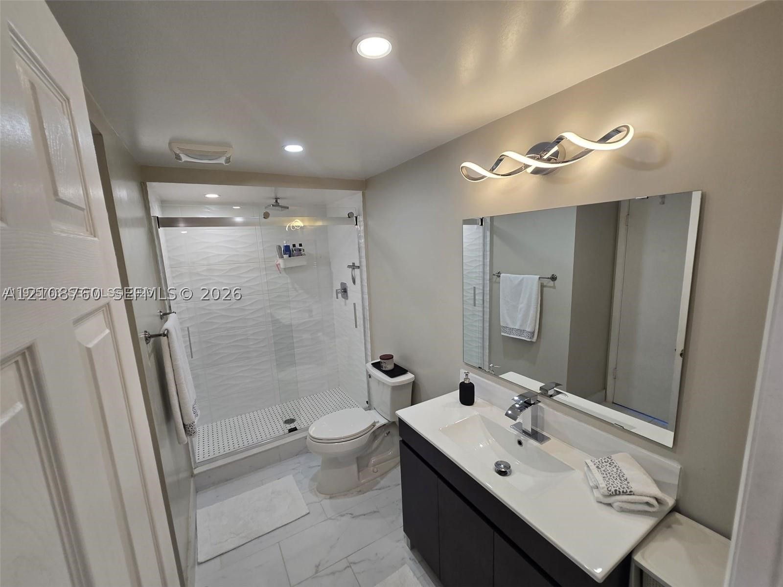 140 Lakeview Dr #111, Weston FL 33326