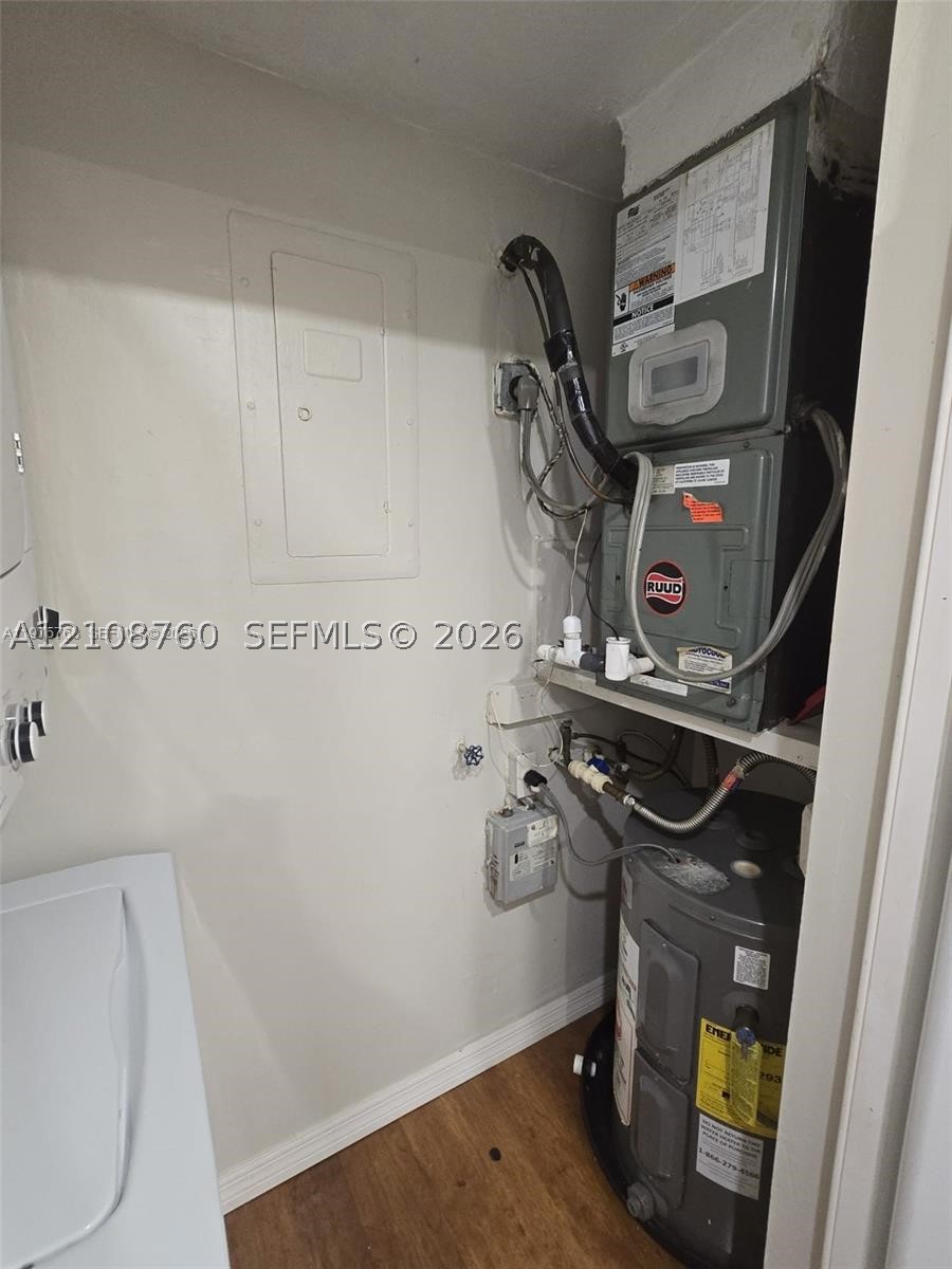 140 Lakeview Dr #111, Weston FL 33326