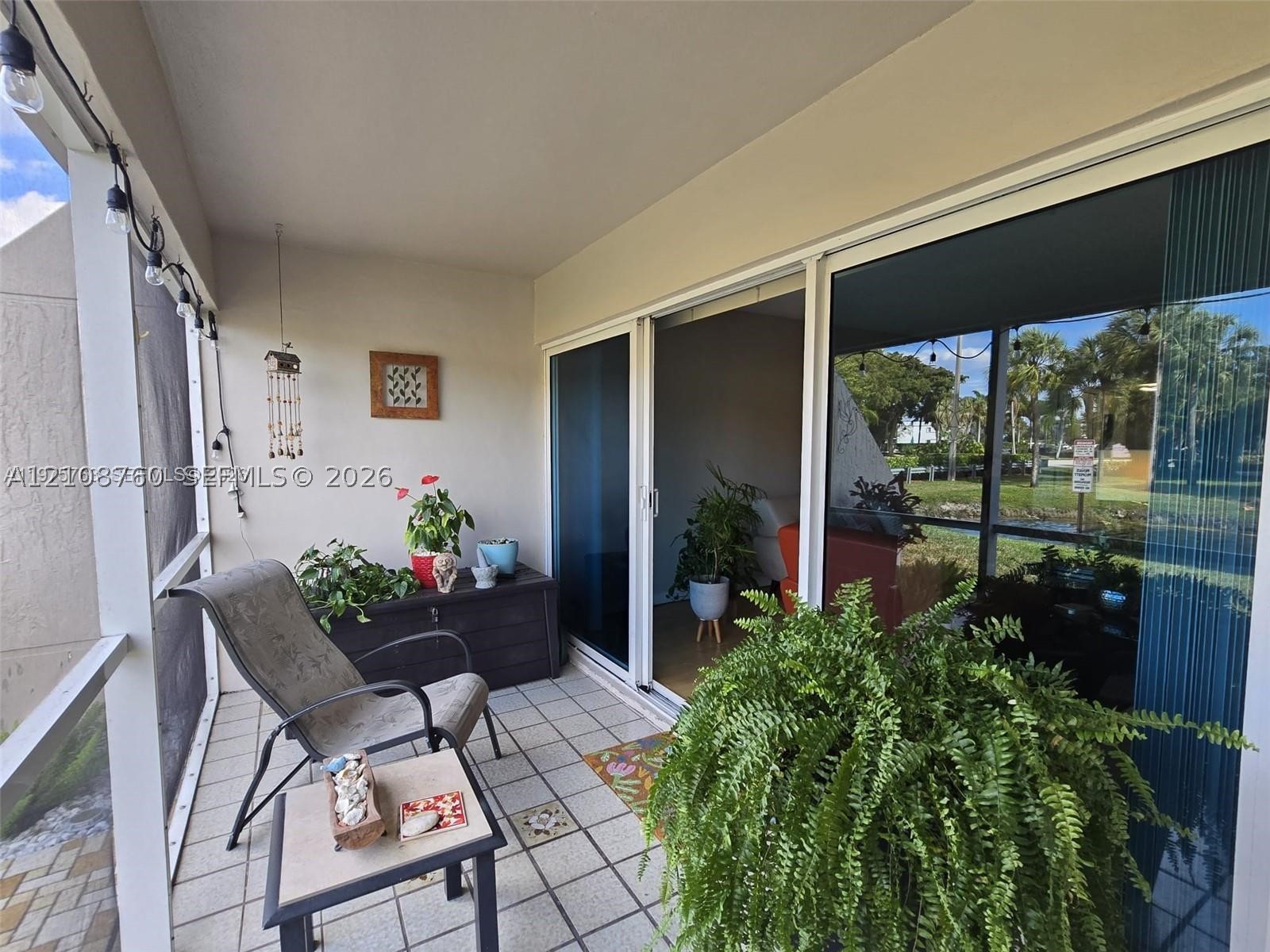 140 Lakeview Dr #111, Weston FL 33326