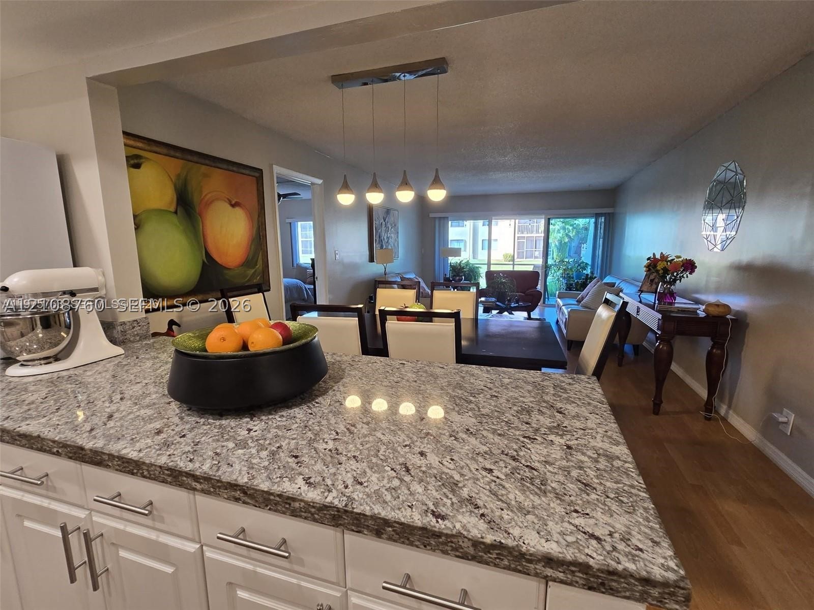 140 Lakeview Dr #111, Weston FL 33326