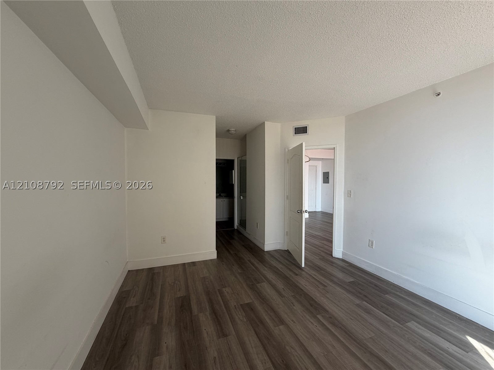 5085 NW 7th St #714, Miami FL 33126