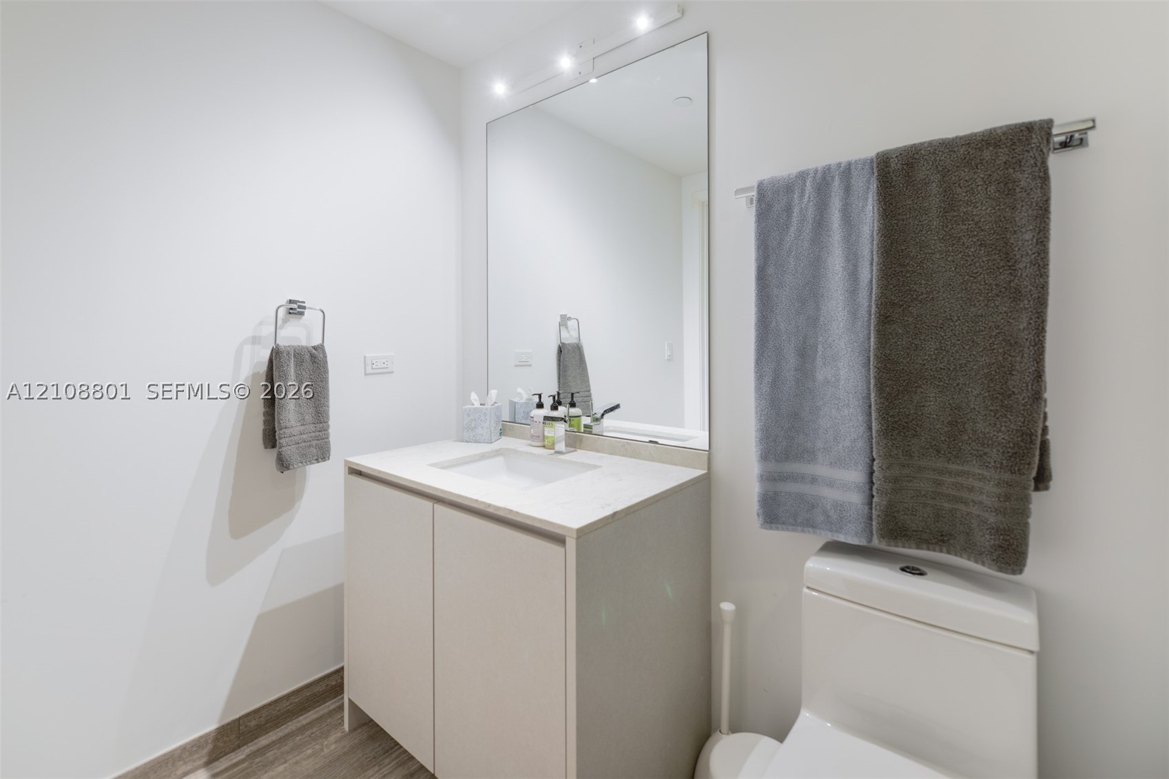 1010 Brickell Ave #3710, Miami FL 33131