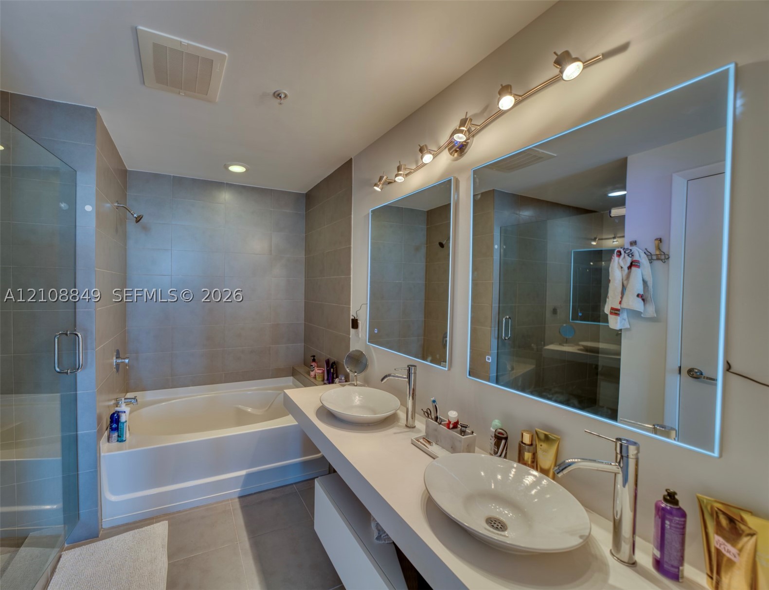 92 SW 3rd St #5203, Miami FL 33130
