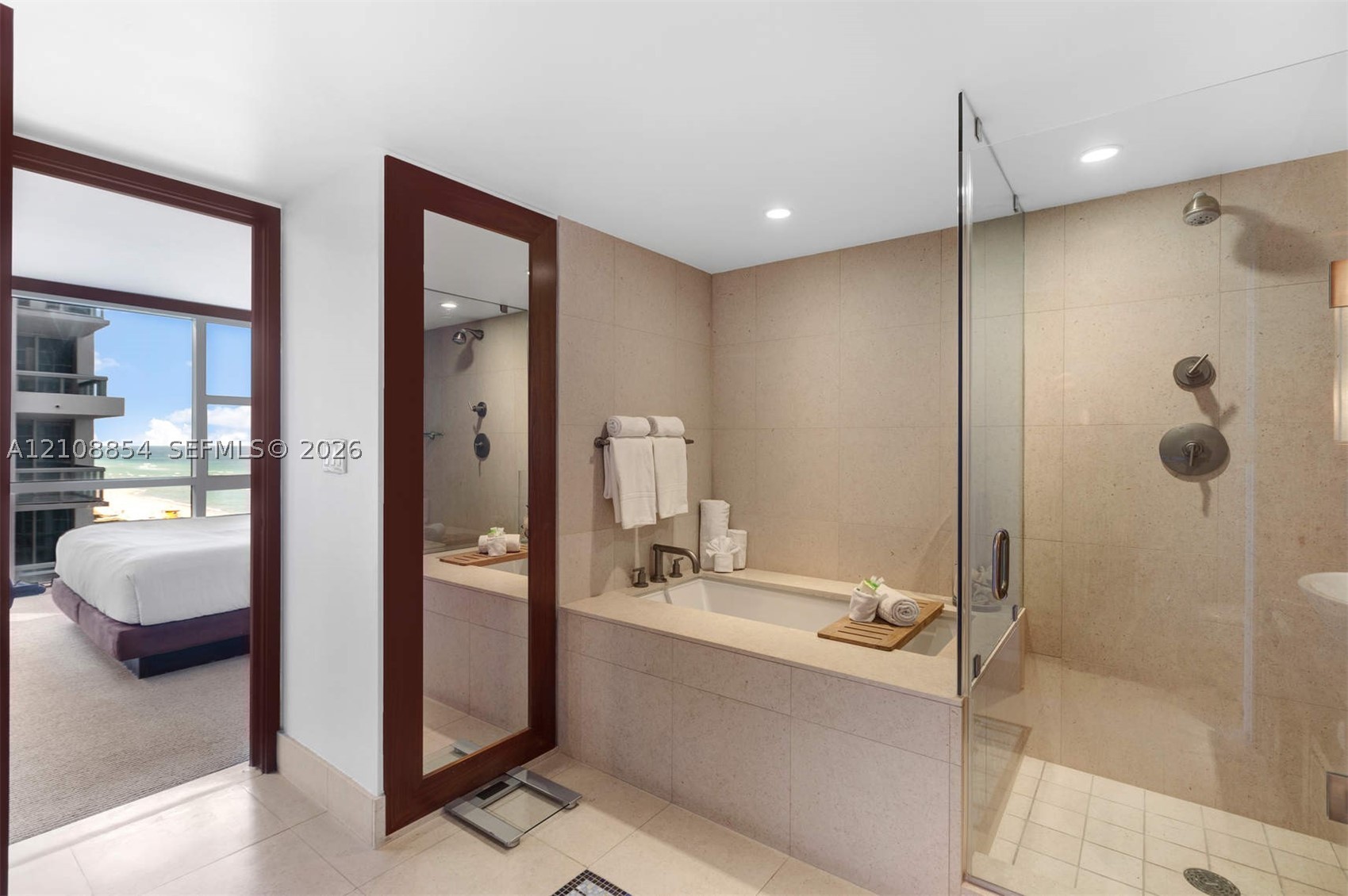 6801 Collins Ave #909, Miami Beach FL 33141