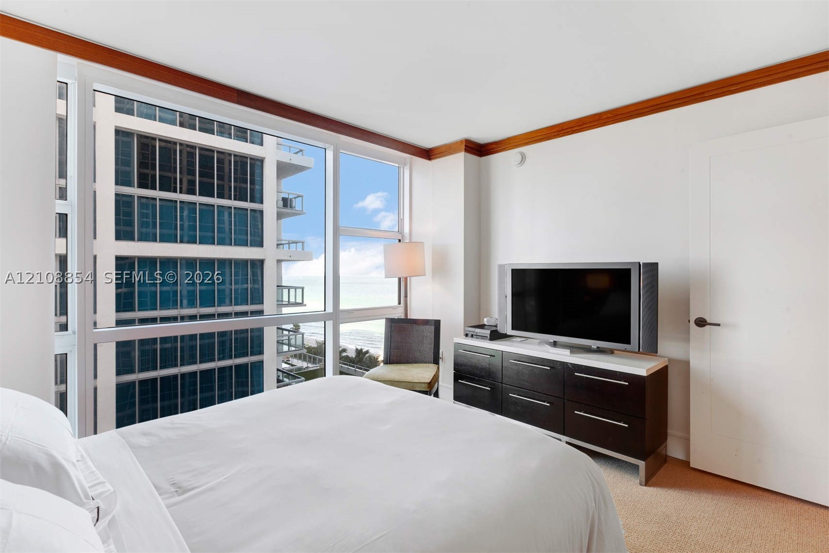 6801 Collins Ave #909, Miami Beach FL 33141