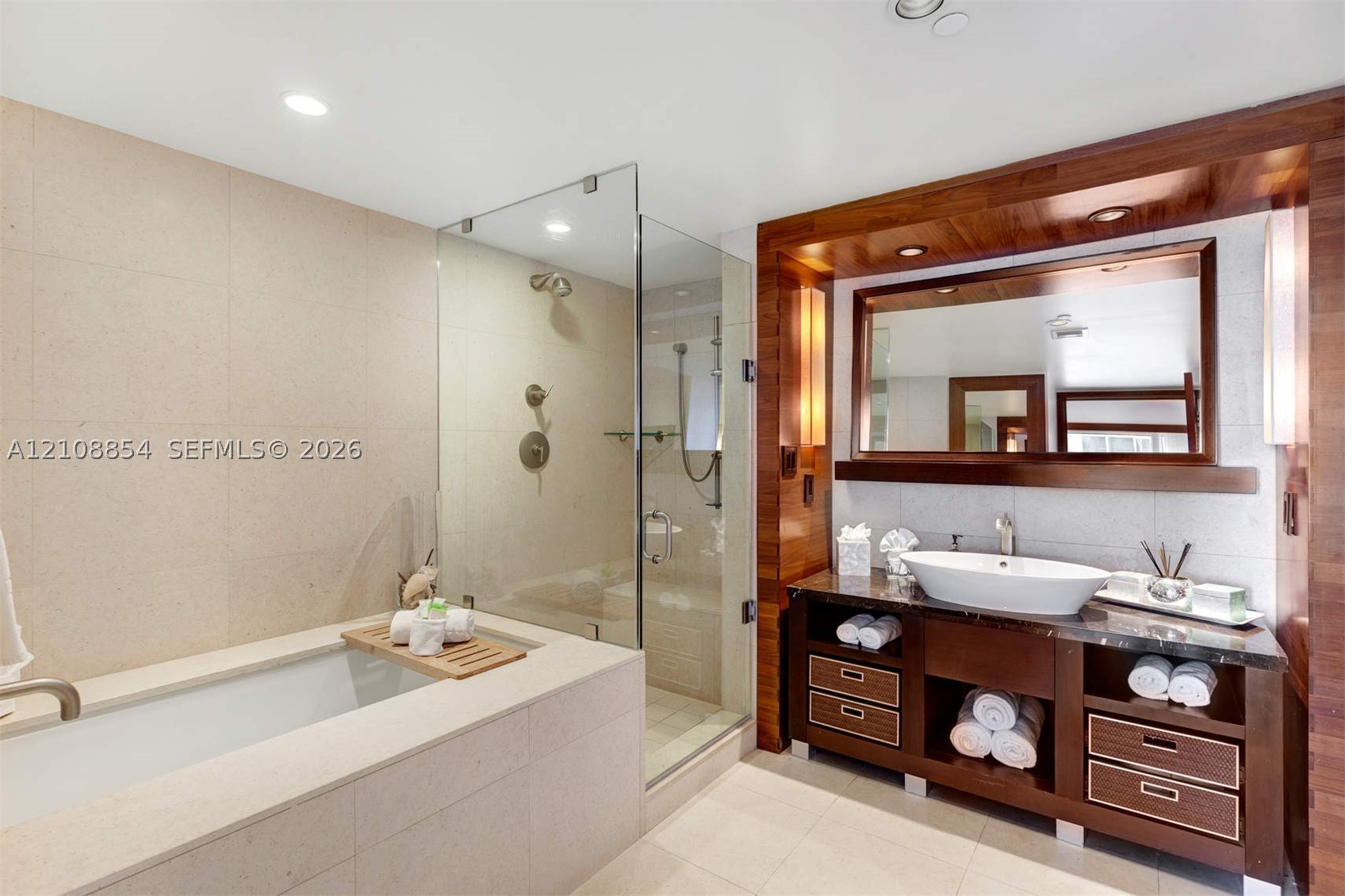 6801 Collins Ave #909, Miami Beach FL 33141