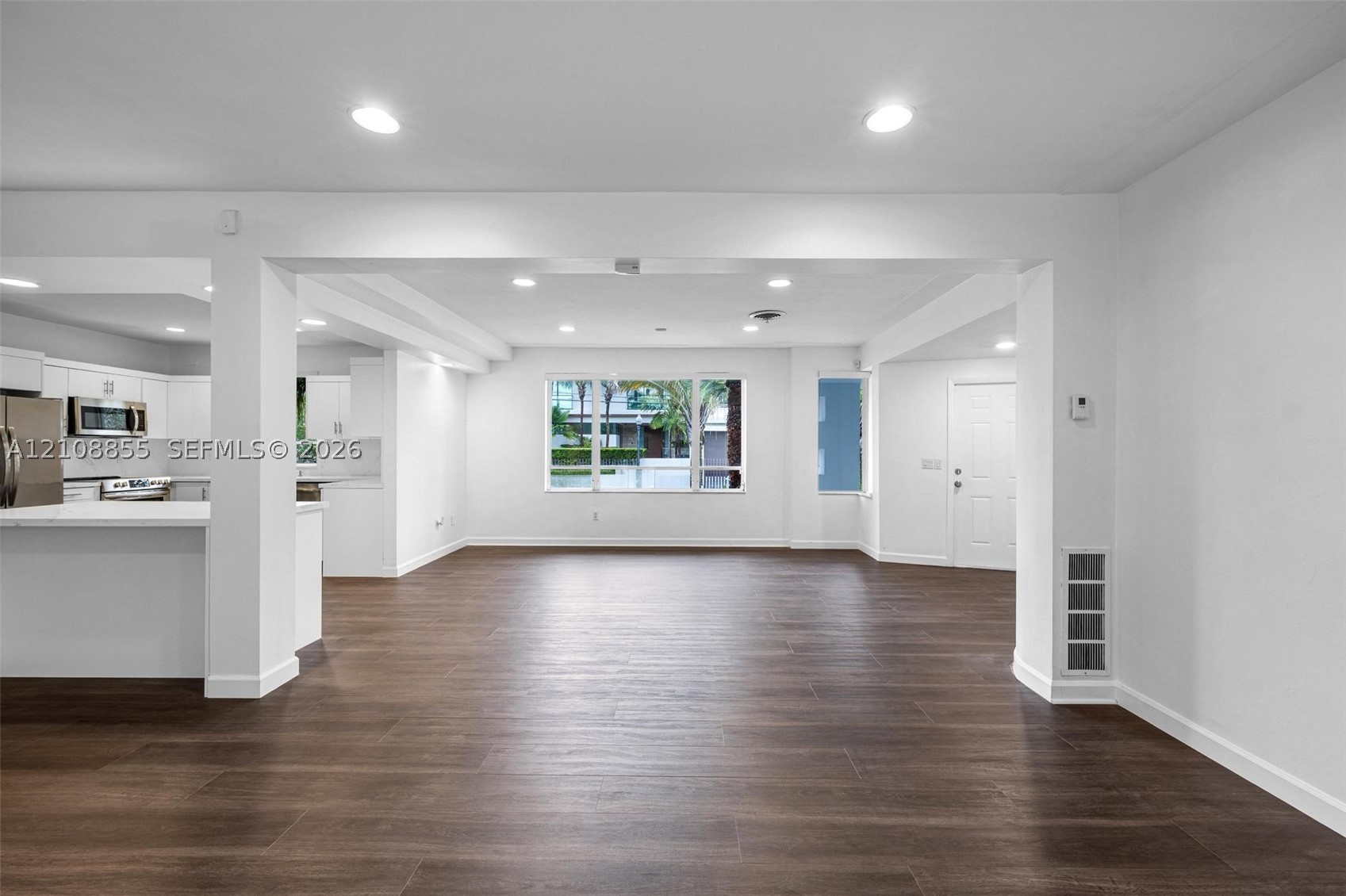 9520 E Broadview Dr, Bay Harbor Islands FL 33154