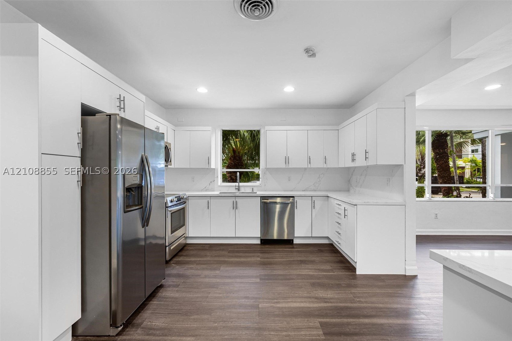 9520 E Broadview Dr, Bay Harbor Islands FL 33154