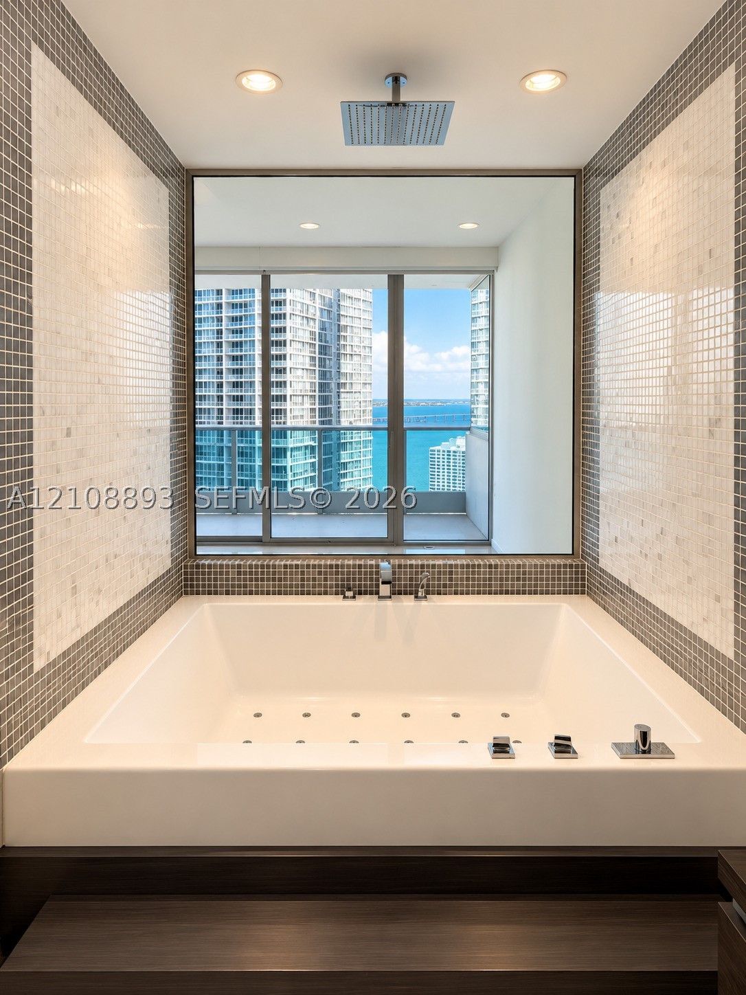 200 Biscayne Boulevard Way #3306, Miami FL 33131