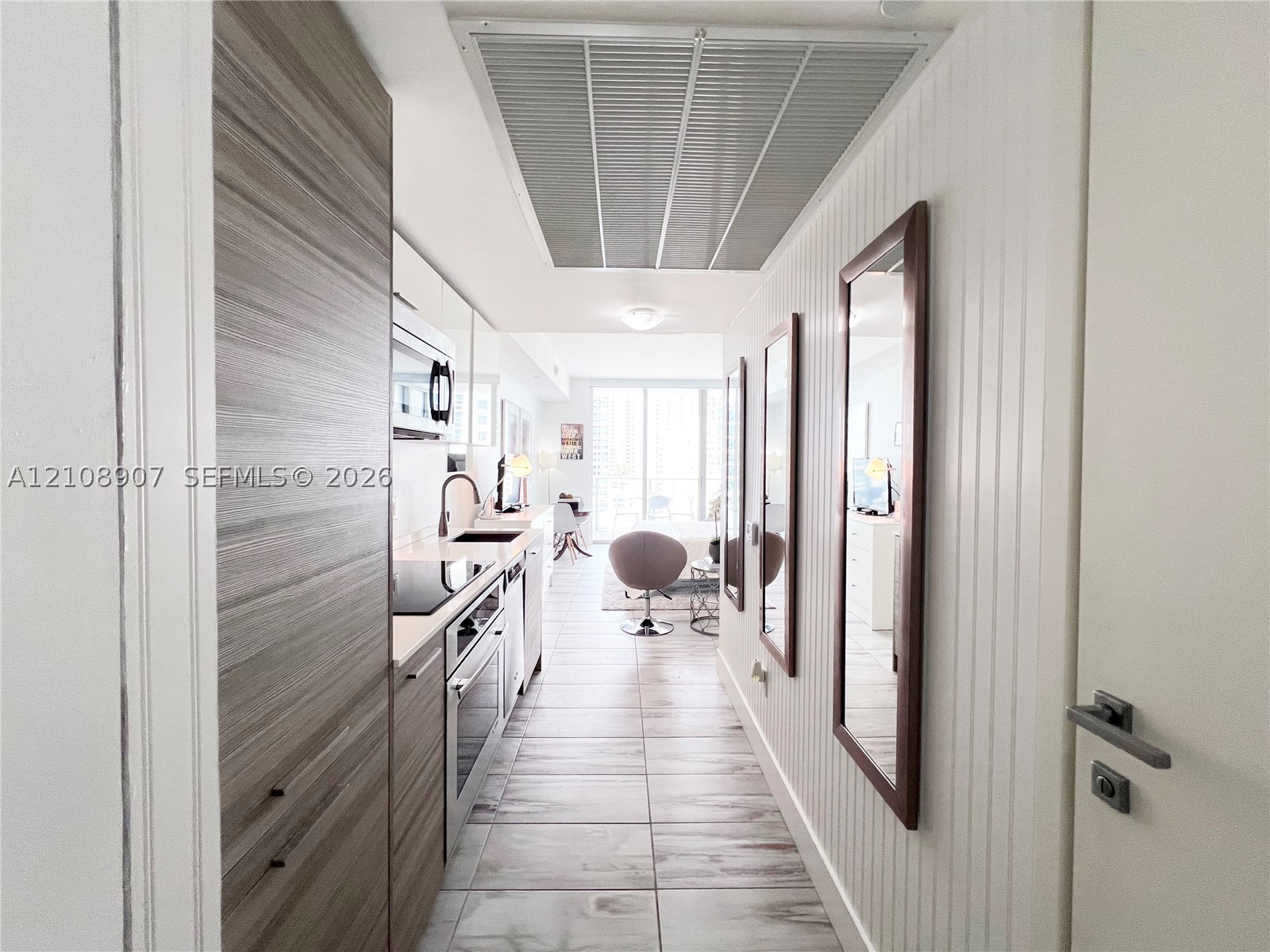 1300 Brickell Bay Dr #1813, Miami FL 33131