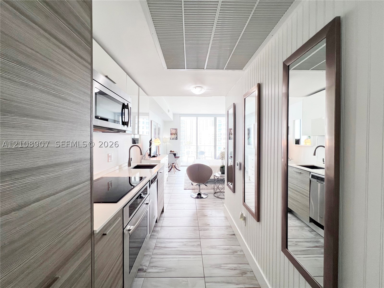 1300 Brickell Bay Dr #1813, Miami FL 33131