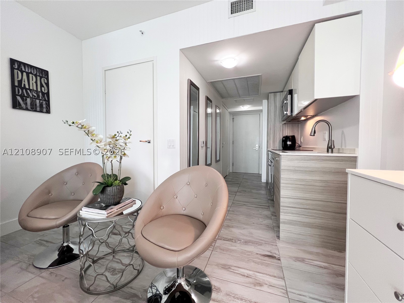 1300 Brickell Bay Dr #1813, Miami FL 33131