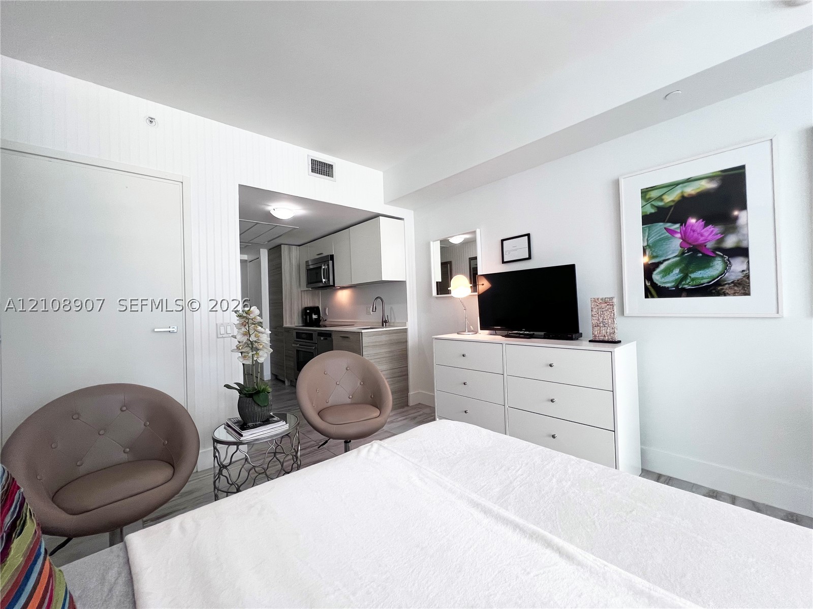 1300 Brickell Bay Dr #1813, Miami FL 33131