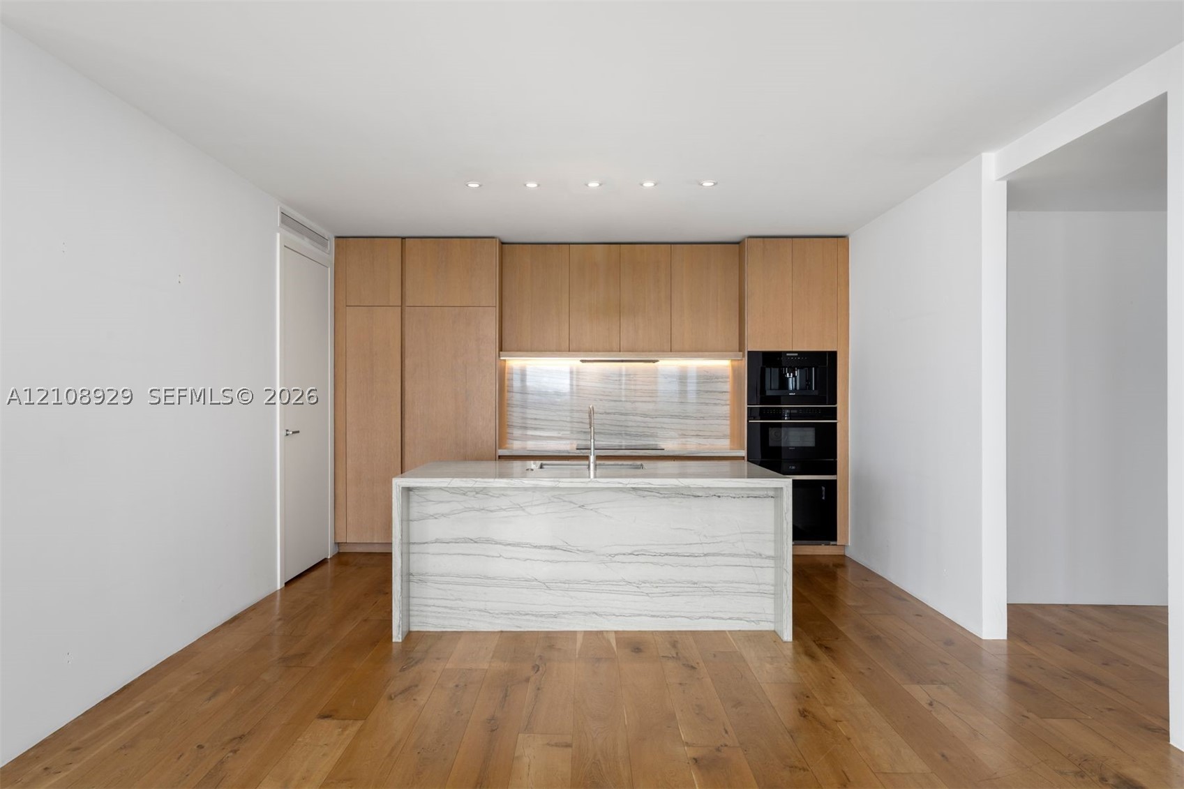 8701 Collins Ave #606, Miami Beach FL 33154