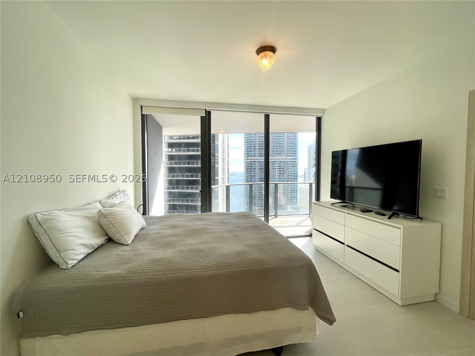 1000 Brickell Plz #4303, Miami FL 33131
