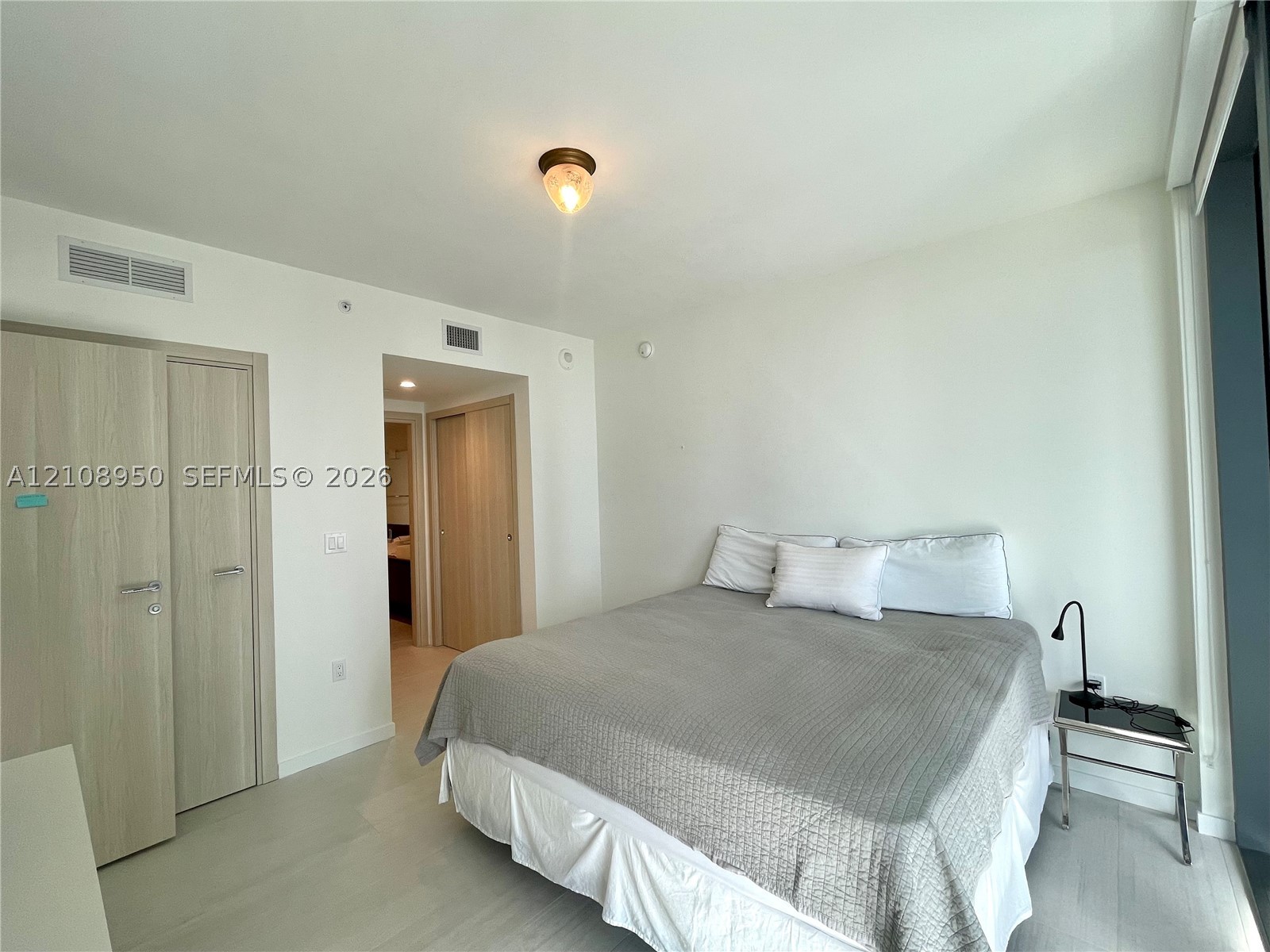 1000 Brickell Plz #4303, Miami FL 33131