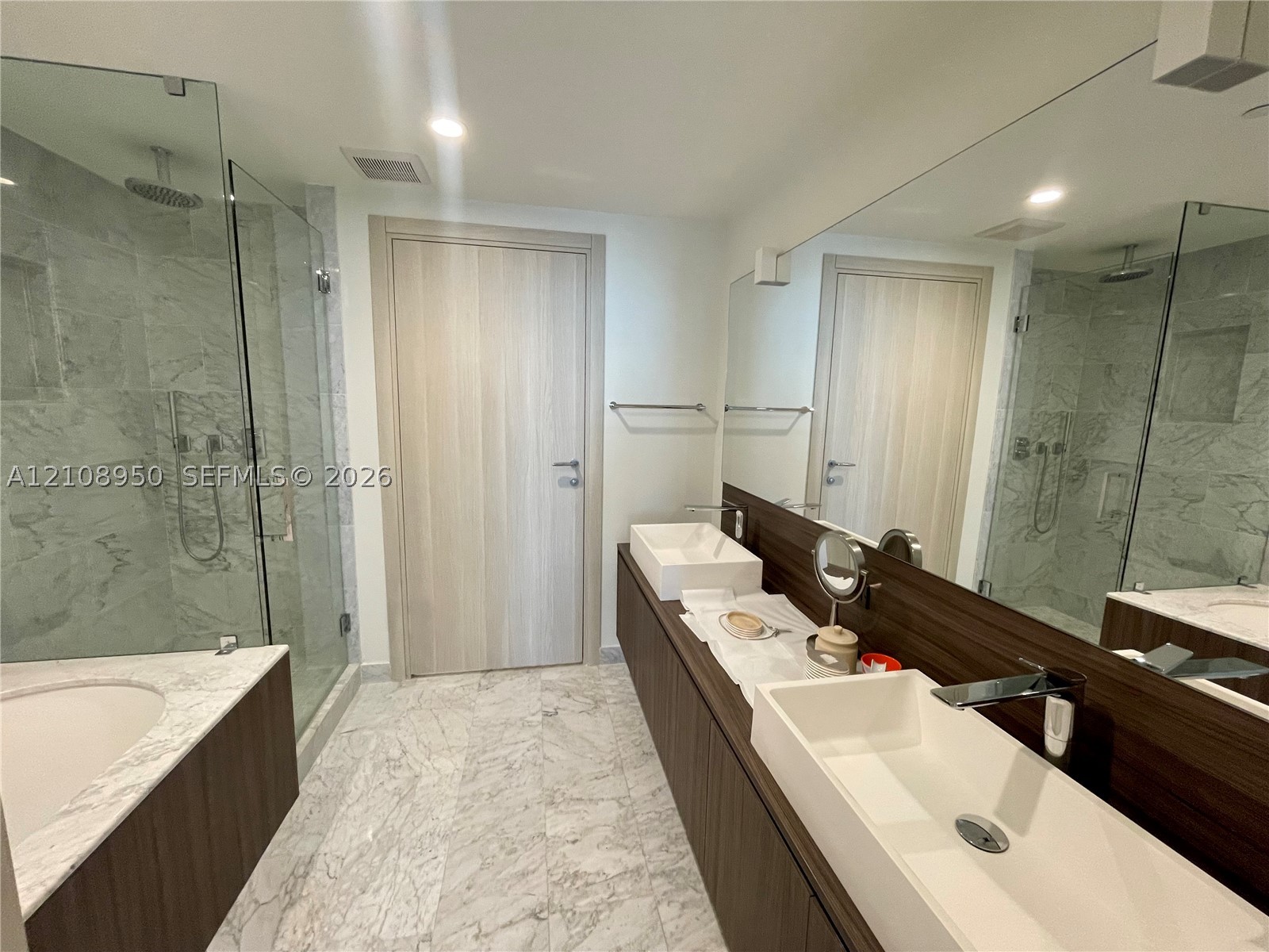 1000 Brickell Plz #4303, Miami FL 33131