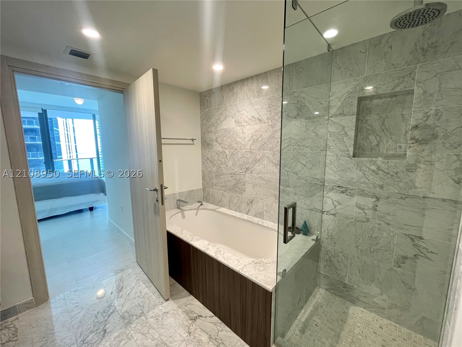 1000 Brickell Plz #4303, Miami FL 33131
