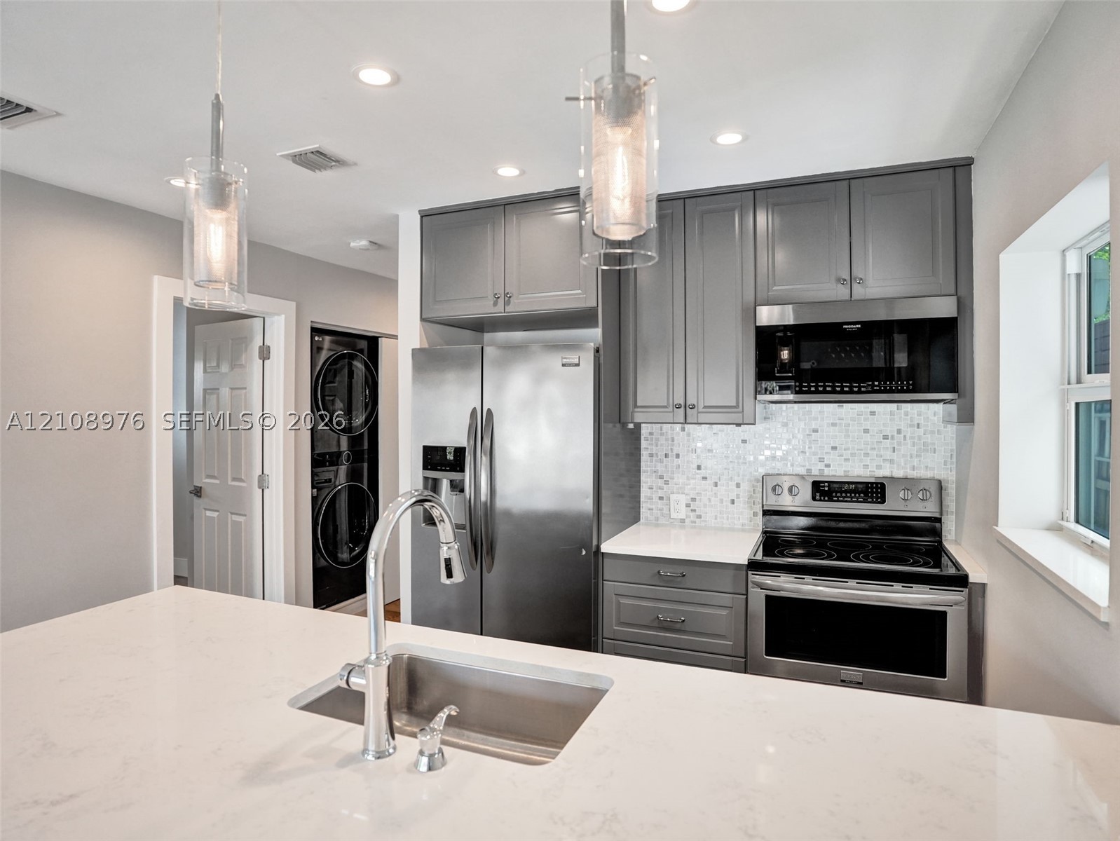 525 SW 12th St, Fort Lauderdale FL 33315
