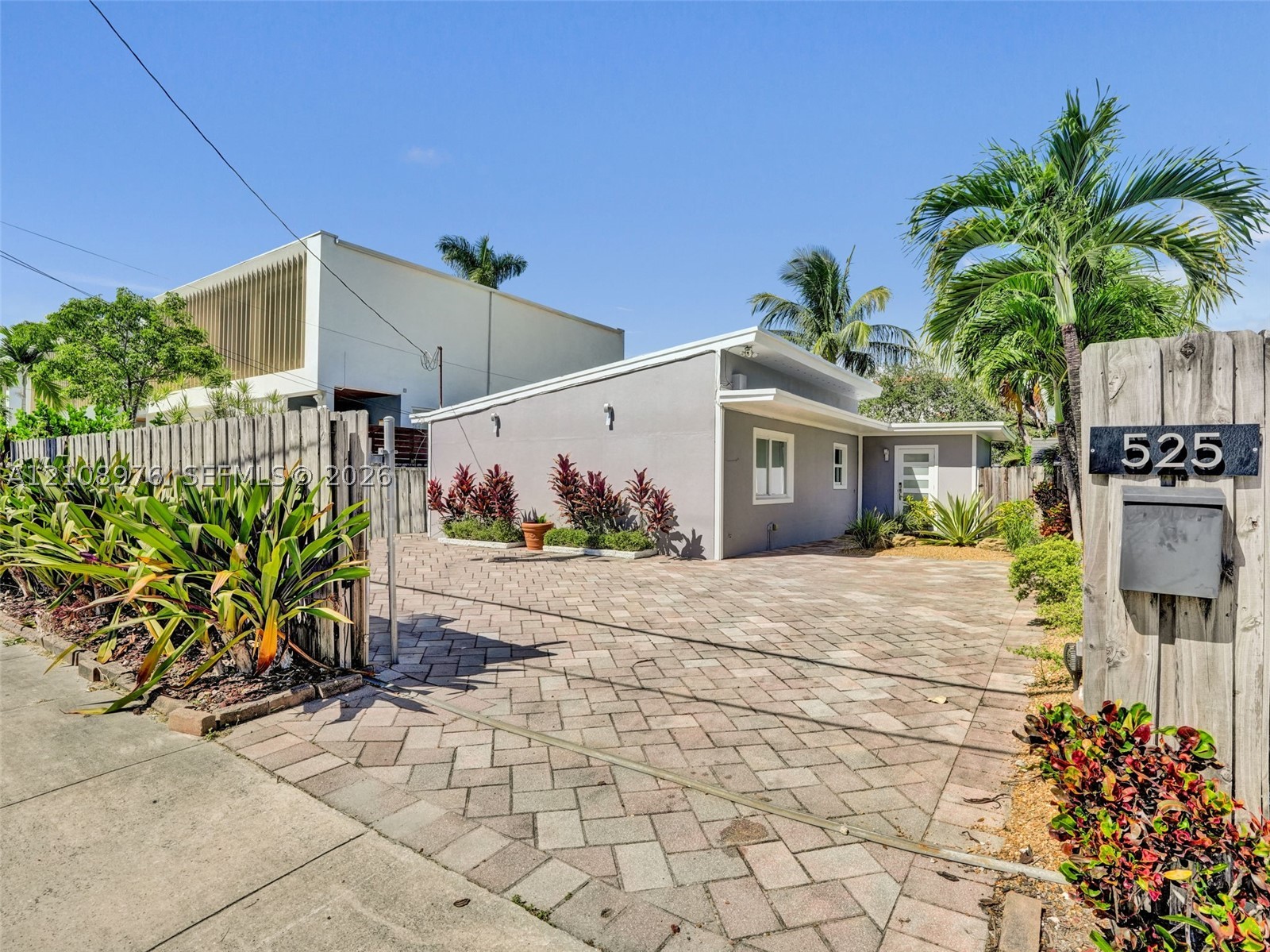 525 SW 12th St, Fort Lauderdale FL 33315