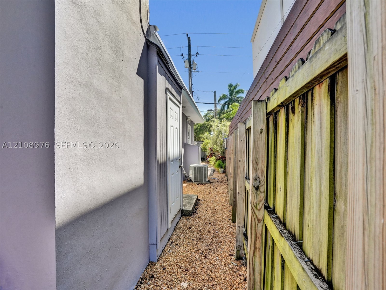 525 SW 12th St, Fort Lauderdale FL 33315