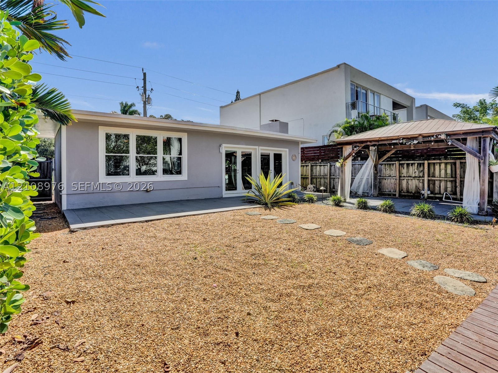525 SW 12th St, Fort Lauderdale FL 33315