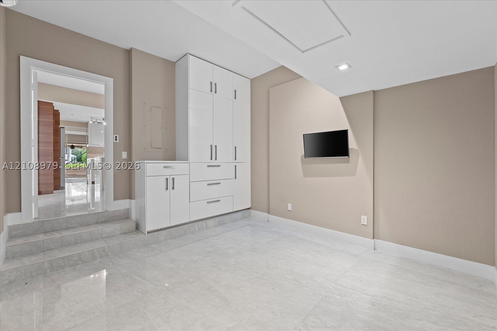 3602 Yacht Club Dr #405, Aventura FL 33180