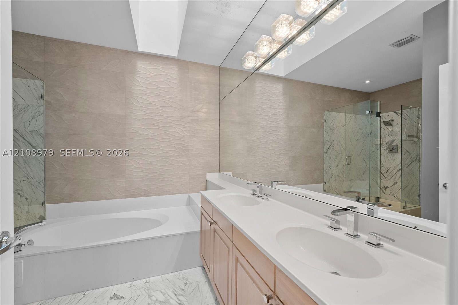 3602 Yacht Club Dr #405, Aventura FL 33180
