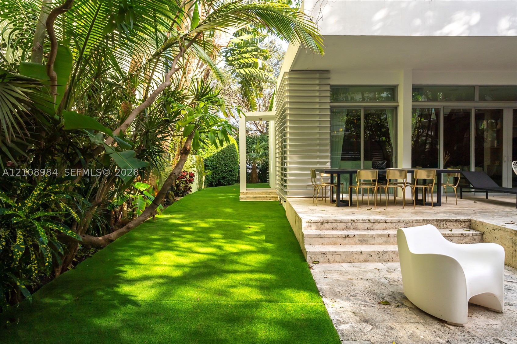 242 Washington Ave, Miami Beach FL 33139