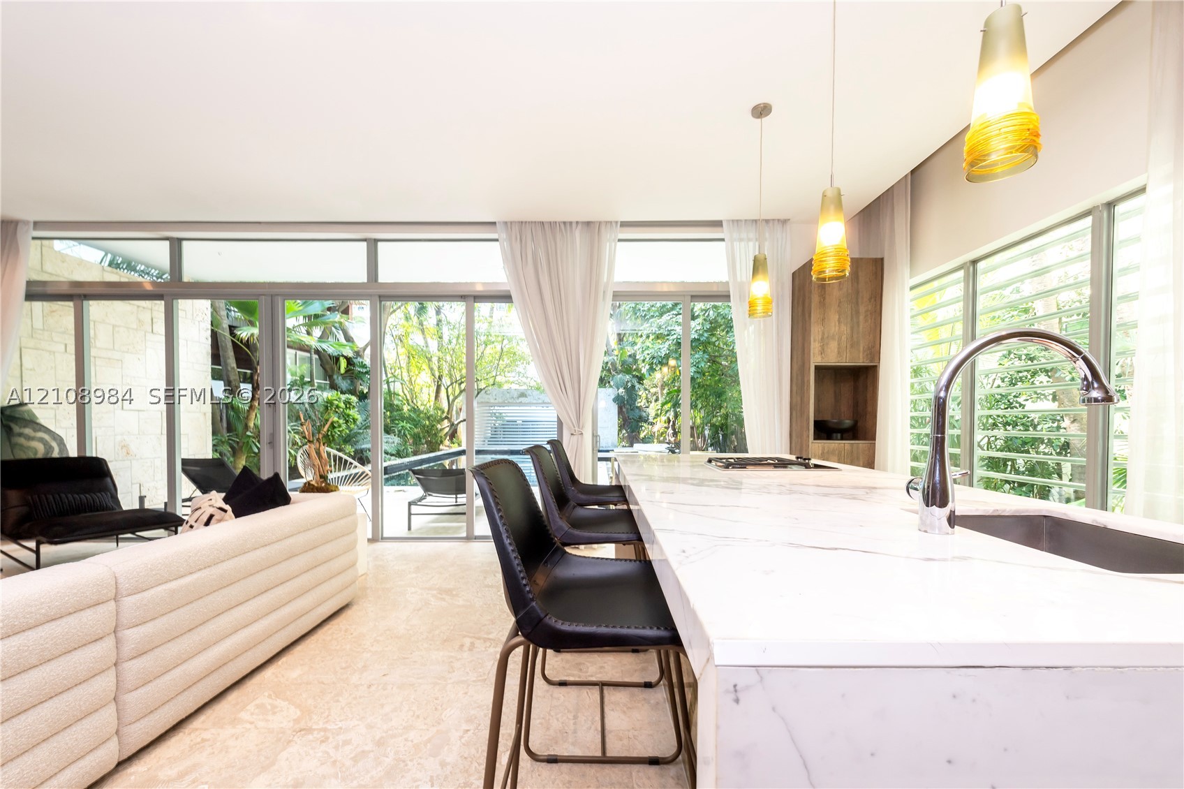 242 Washington Ave, Miami Beach FL 33139