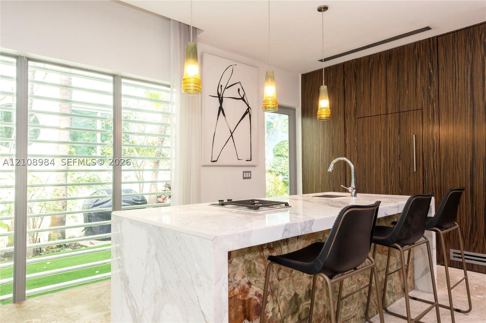 242 Washington Ave, Miami Beach FL 33139