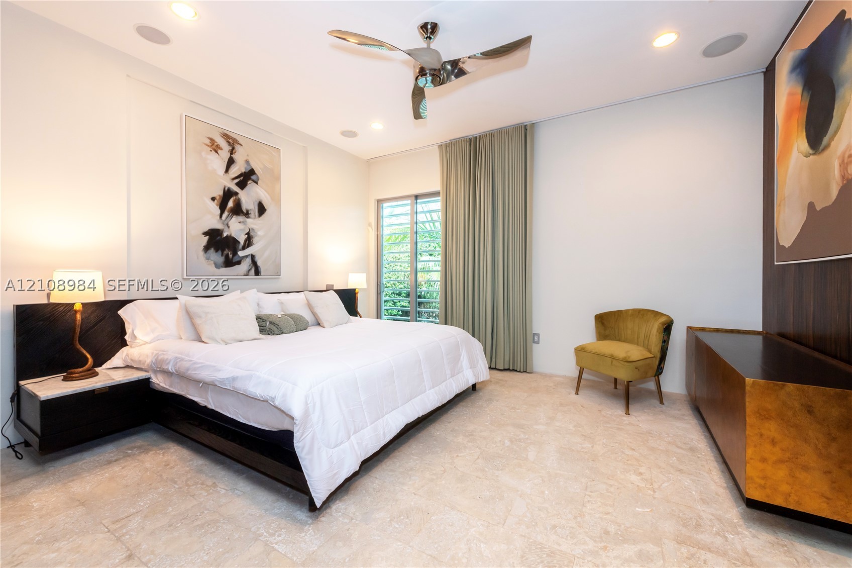 242 Washington Ave, Miami Beach FL 33139
