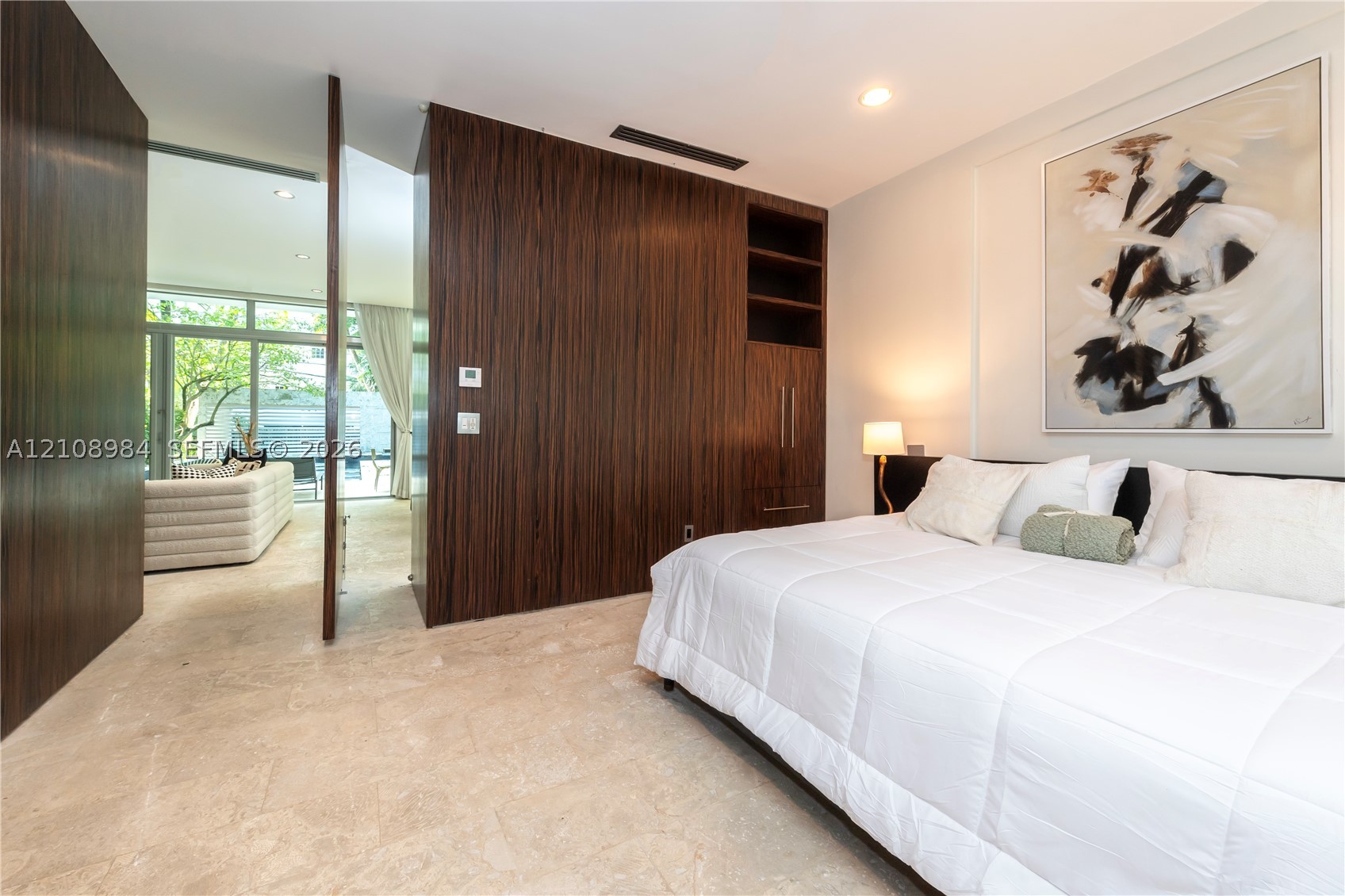 242 Washington Ave, Miami Beach FL 33139