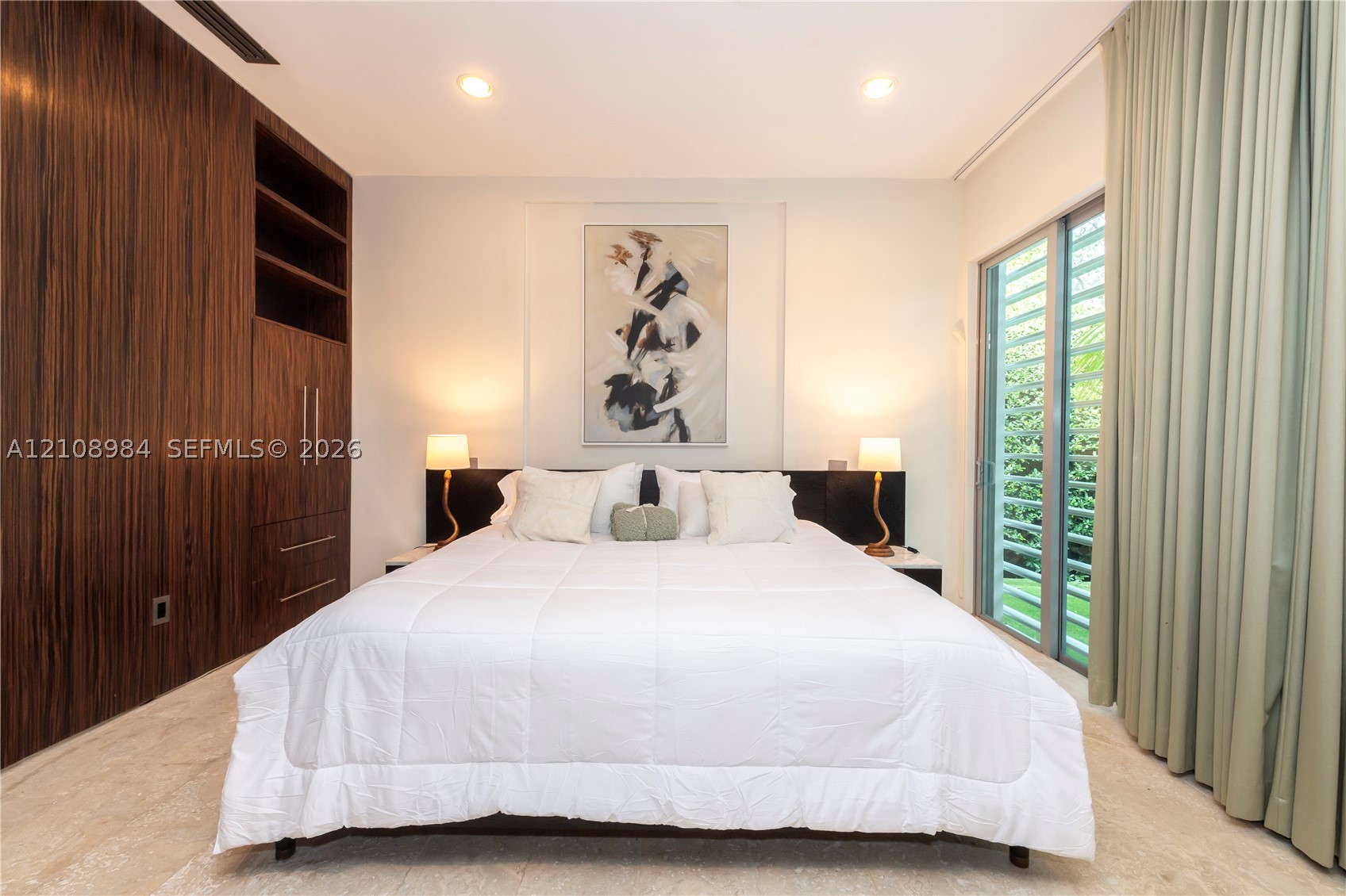 242 Washington Ave, Miami Beach FL 33139