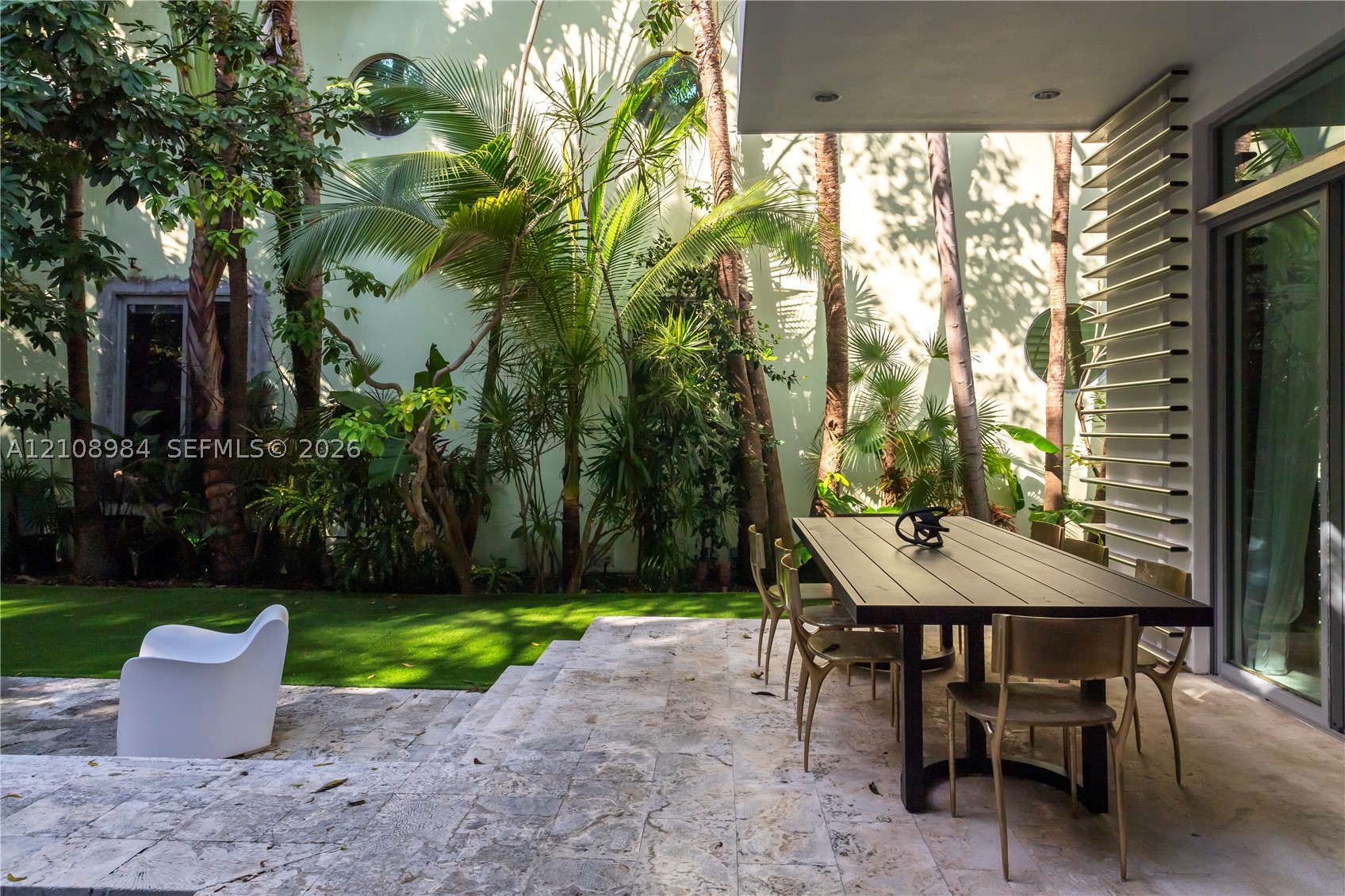 242 Washington Ave, Miami Beach FL 33139