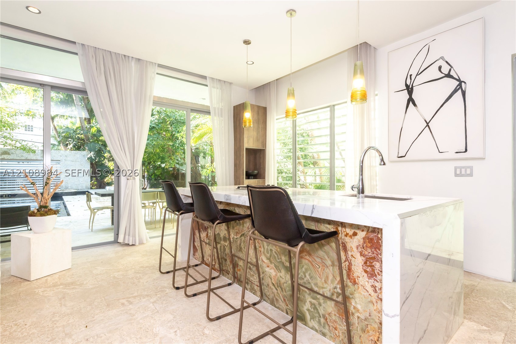 242 Washington Ave, Miami Beach FL 33139